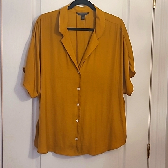 Banana Republic Tops - Flowy mustard blouse